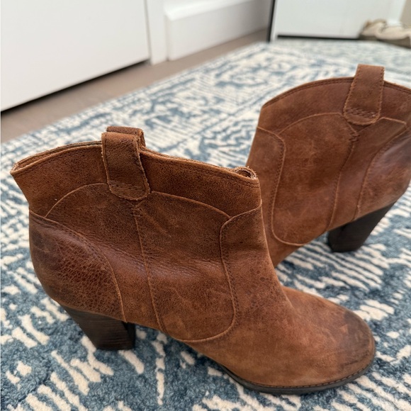 Clarks Tan Leather Ankle Booties - Picture 1 of 4